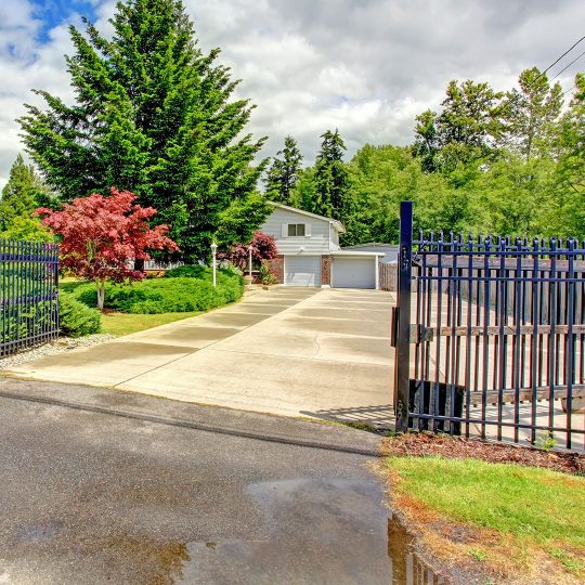 Choosing the Right Driveway Gate for Your Home